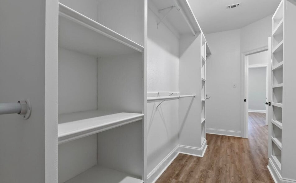 Building Photo - 10429 Landon Meadows Dr