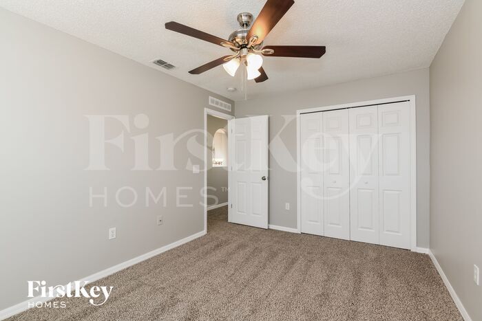 Building Photo - 215 Lobelia Dr