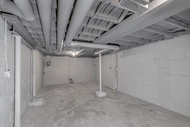Building Photo - 679-703 Sherman St