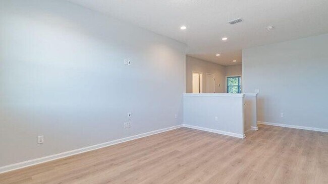 Building Photo - 344 Pine Bluff Dr