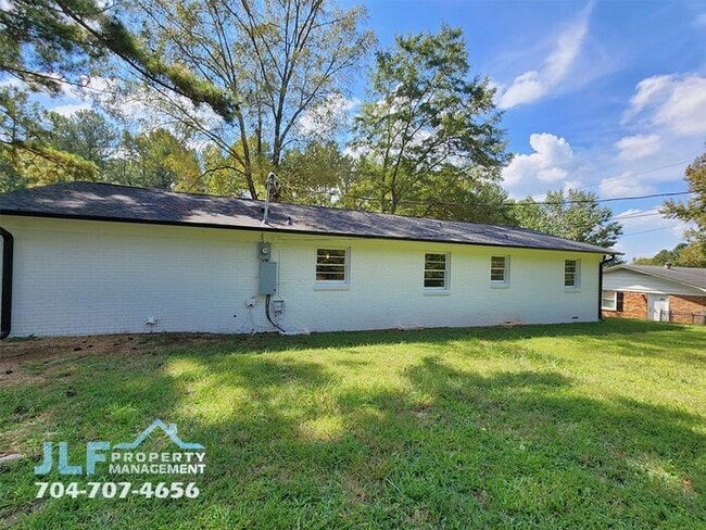 Building Photo - Fully Remodeled 3 Bed/1.5 Bath Ranch in Be...