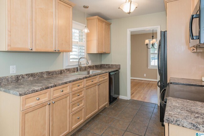 Building Photo - 615 Broadway St