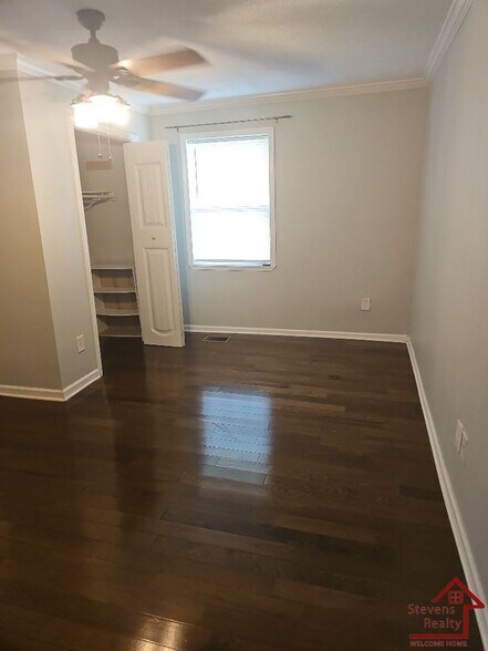 Building Photo - 2412 Chapel Ave