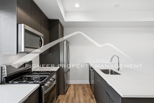 Building Photo - Spacious Townhouse with Central AC and 2-Car Garage