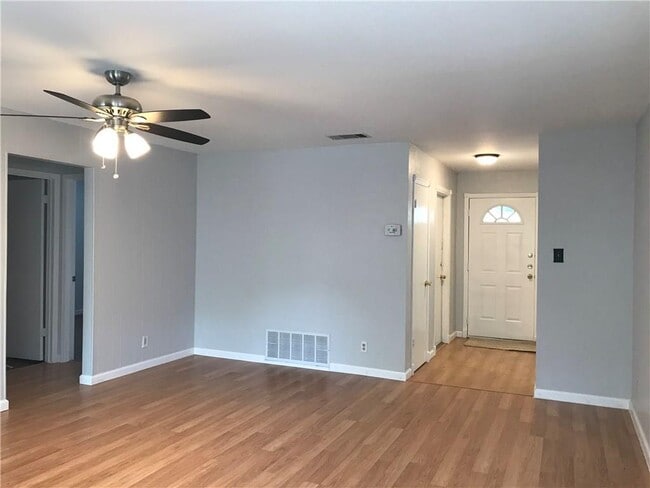 Building Photo - 11922 Swan Dr