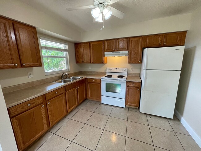 Building Photo - ANNUAL RENTAL - POINCIANA-1 BED/1 BATH