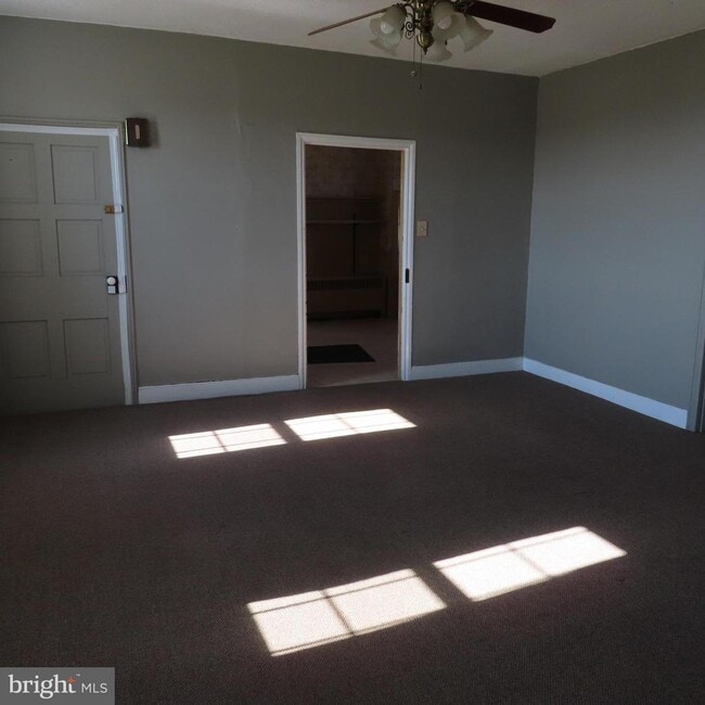 Building Photo - 1410 Gillan Dr