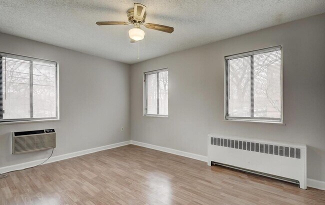 Building Photo - 2025 Move-In Special – $200 Off First Mont...