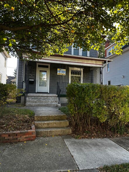 Building Photo - 2266 Indiana Ave
