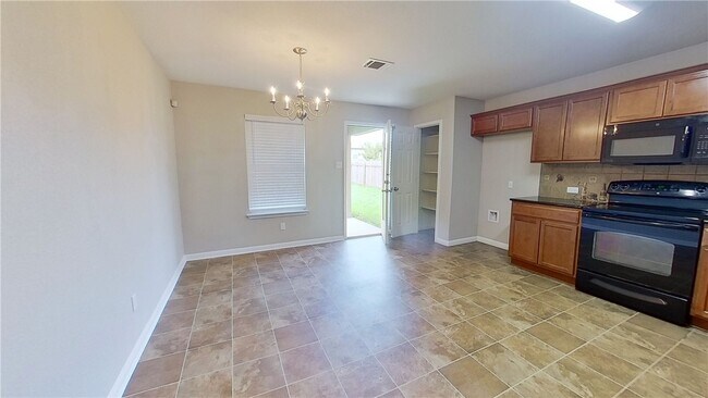Building Photo - 108 Lavaca Loop