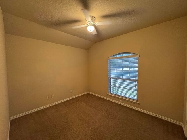 Building Photo - 6401 Alabaster Dr