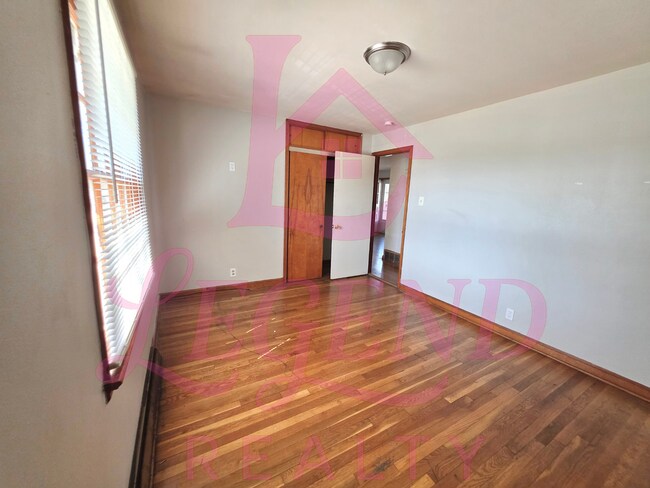 Building Photo - Move-In Ready 2 Bed Home with Sunroom, Garage & Fenced Yard