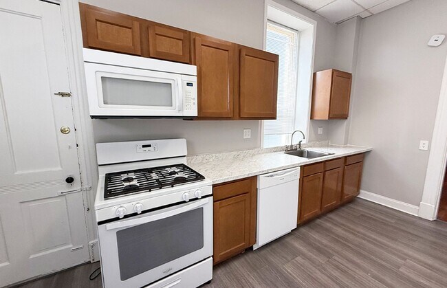 Building Photo - 3220 Bishop St