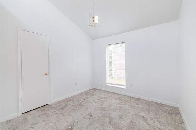 Building Photo - 13911 Locke Ln