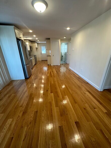 Building Photo - 48 Hauman St