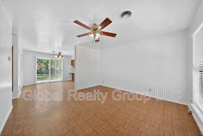 Building Photo - 121 Rosewood Dr