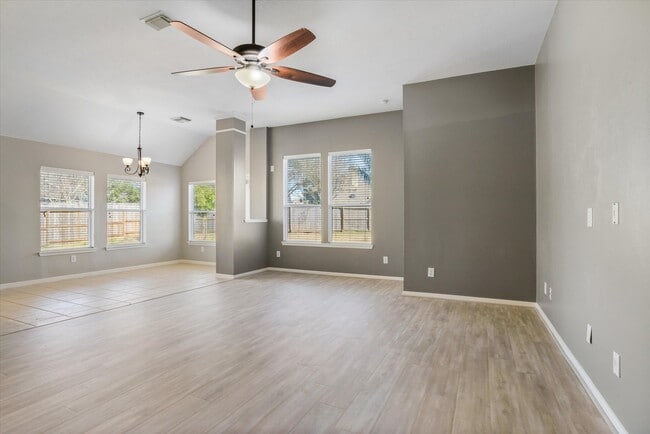 Building Photo - 402 Abbey Ln