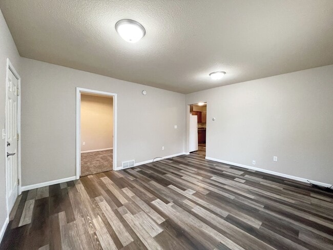 Building Photo - Quaint 3 Bedroom in NW Minot