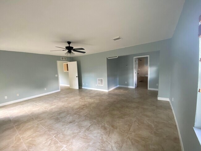 Building Photo - 118 Mayorca Ct