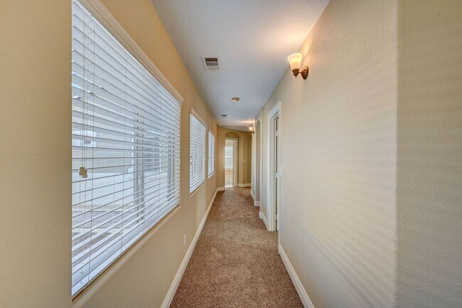 Building Photo - Stunning Northwest three bedroom w/ a loft!