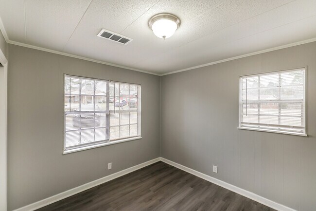 Building Photo - Welcome to Tuscaloosa!