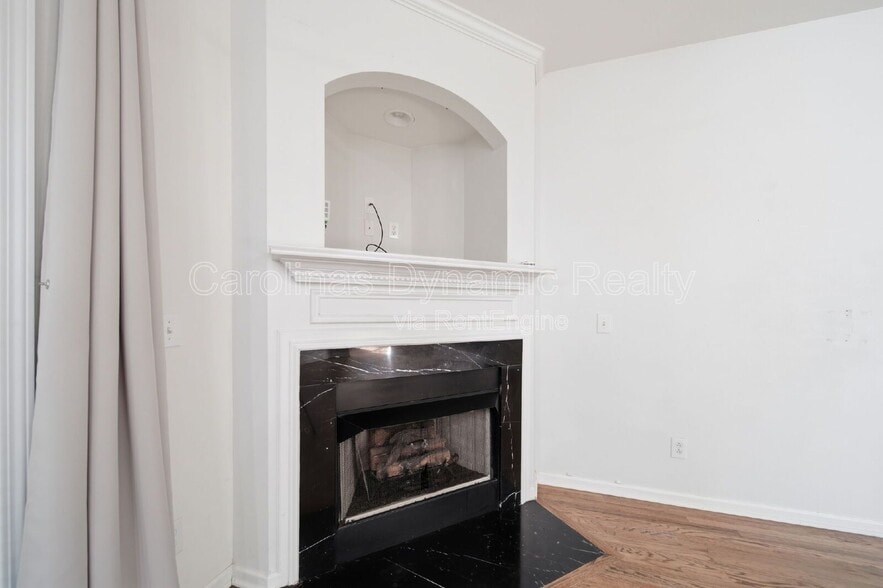 Building Photo - 17059 Commons Creek Dr
