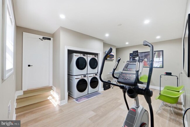 Building Photo - 6314 Barrs Ln