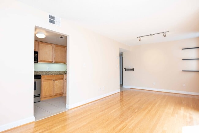 Building Photo - 2630 Adams Mill Rd NW