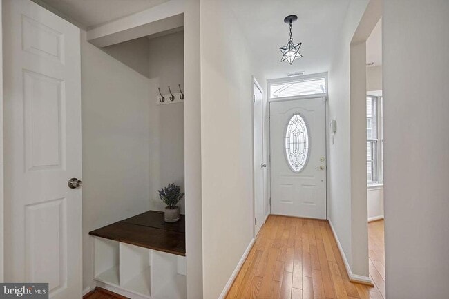 Building Photo - 8552 Southlawn Ct