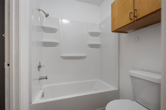 Building Photo - 1204 Crescent Blvd