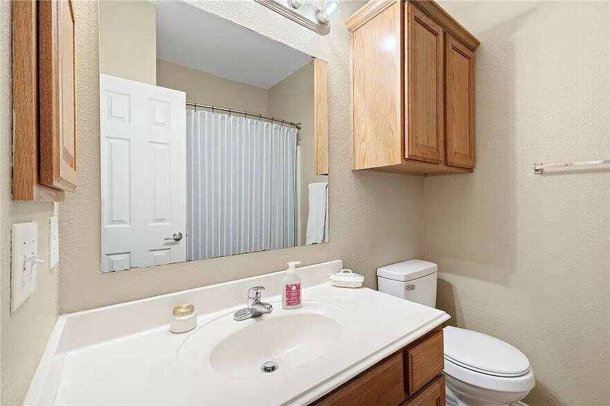 Building Photo - 1001 Krenek Tap Rd