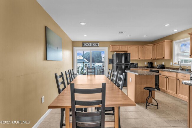 Building Photo - 111 7th Ave