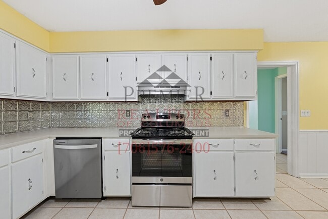 Building Photo - 5100 Sequoia Dr
