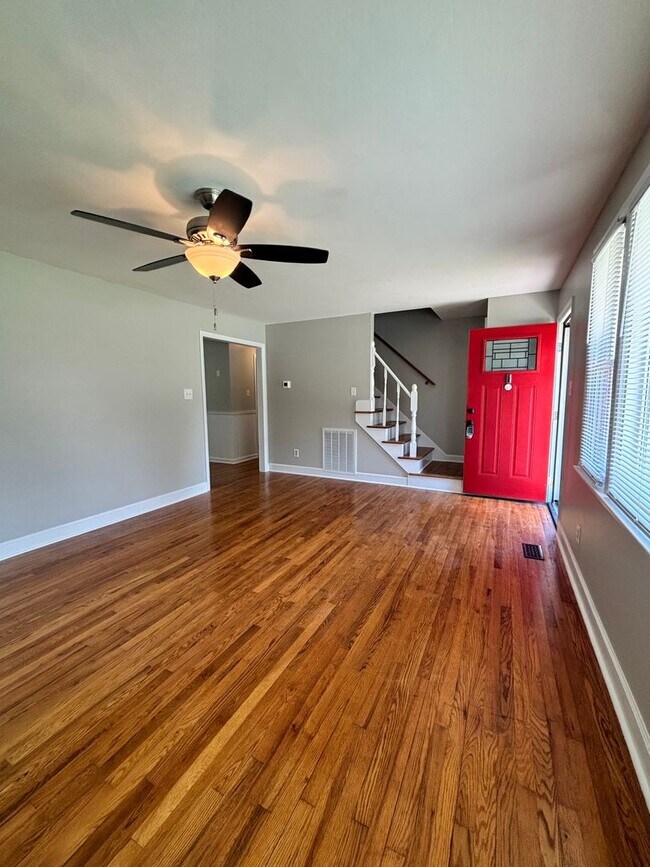 Building Photo - Eager to be in Northwoods? Check out Edgew...