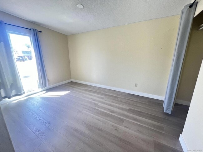 Building Photo - 9267 Fairlawn St