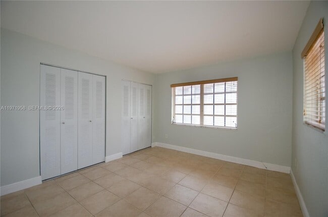 Building Photo - 8650 SW 109th Ave