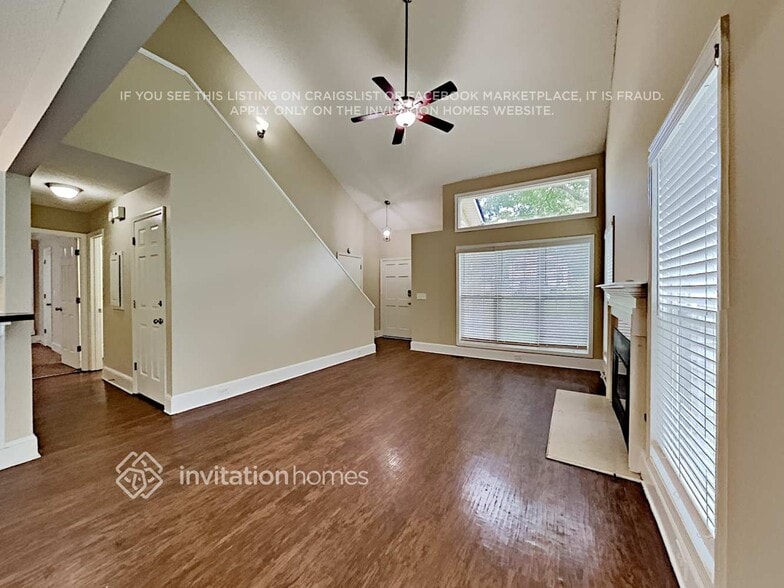 Building Photo - 2861 Lithia Pl