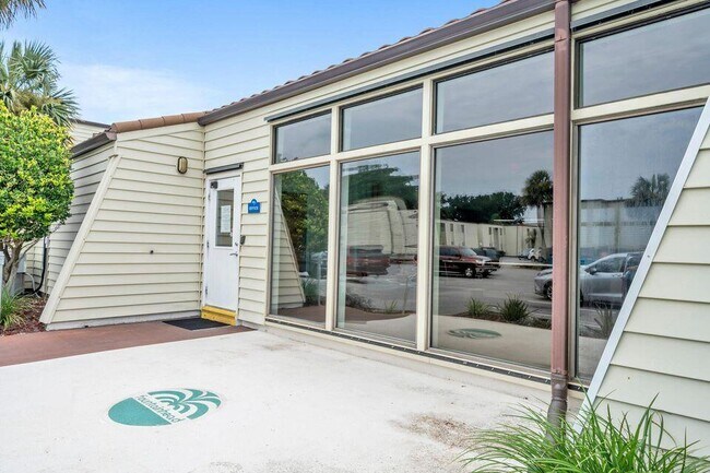Building Photo - 308 Miracle Strip Pkwy