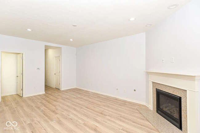Building Photo - 9651 Calamus Dr