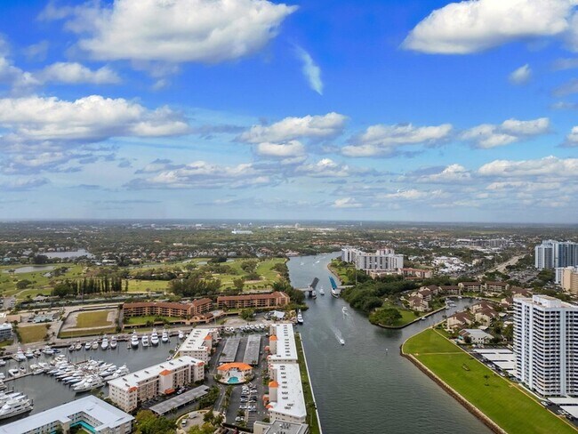 Building Photo - 20 Yacht Club Dr