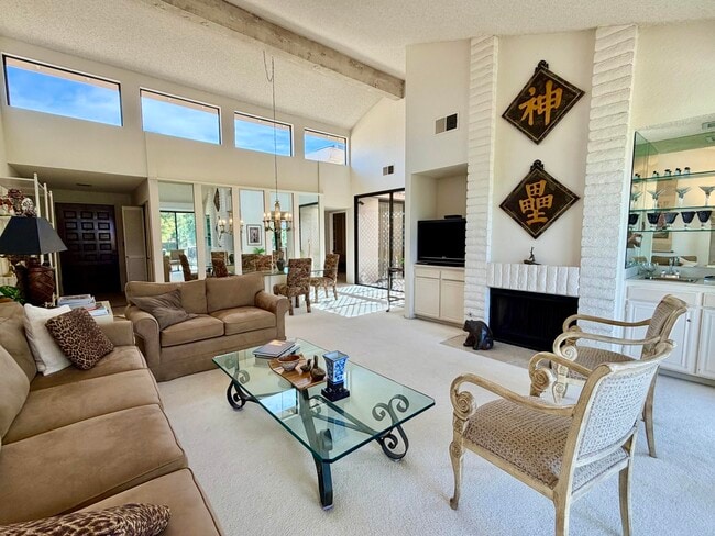 Building Photo - 347 Villena Way