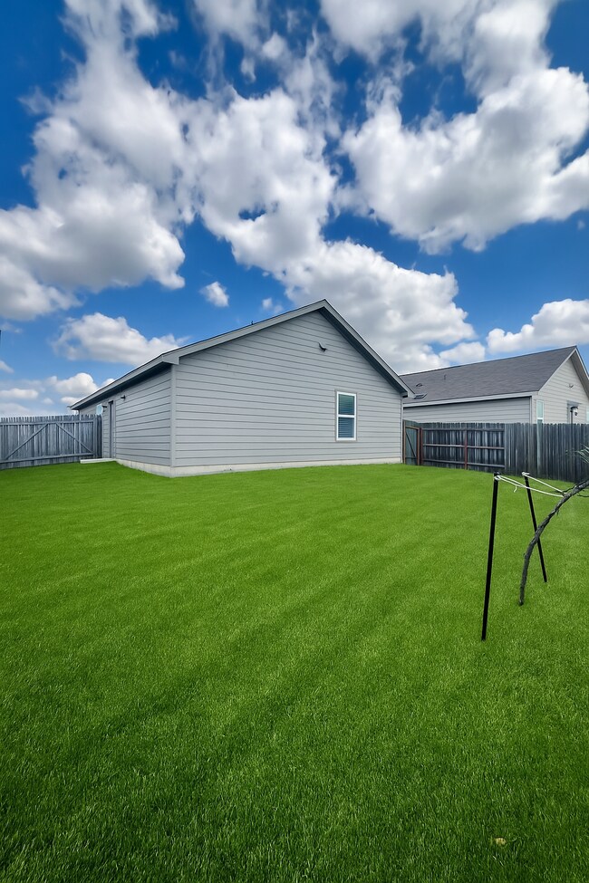 Building Photo - 8526 Rose Tanager