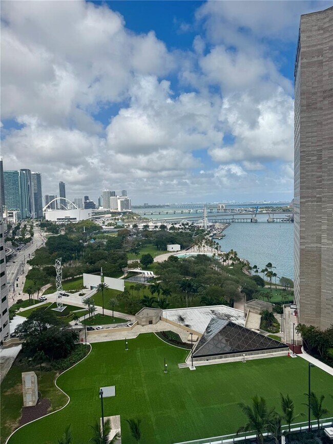 Building Photo - 325 S Biscayne Blvd