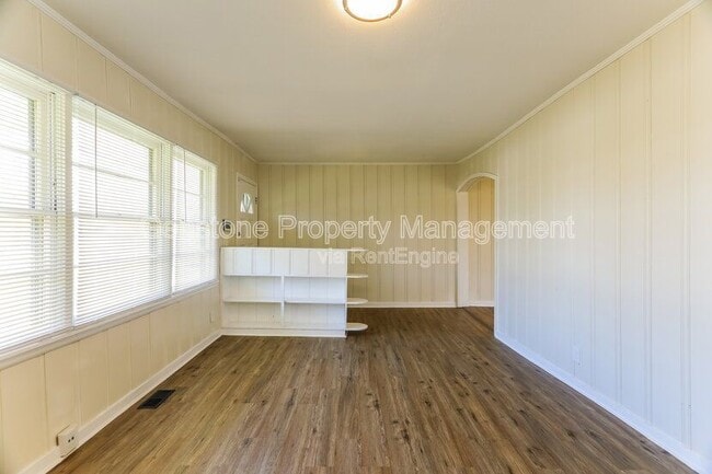 Building Photo - 2629 Wood Dr NE