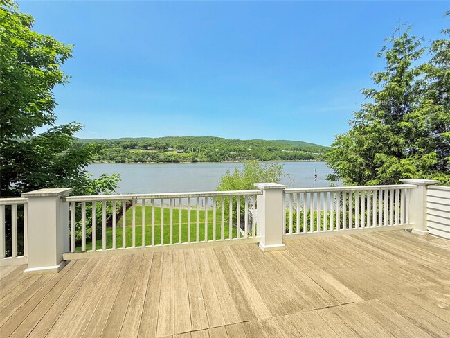 Building Photo - 10 Hudson River Ln