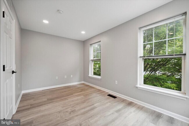 Building Photo - 745 S Juniper St
