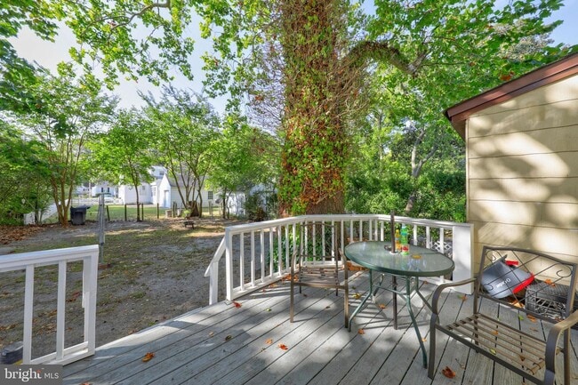 Building Photo - 220 Hazel Ave