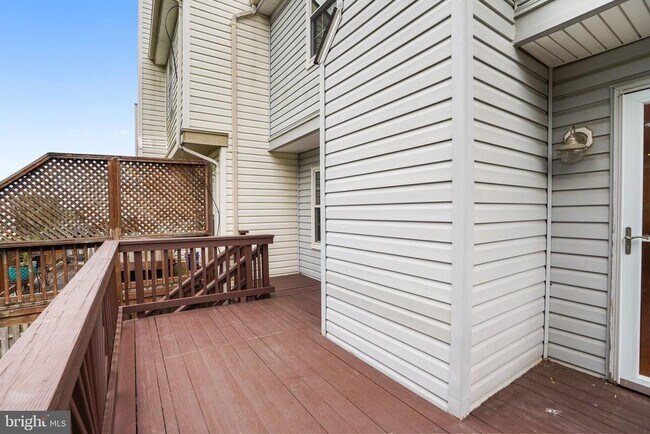 Building Photo - 423 McDaniel Dr