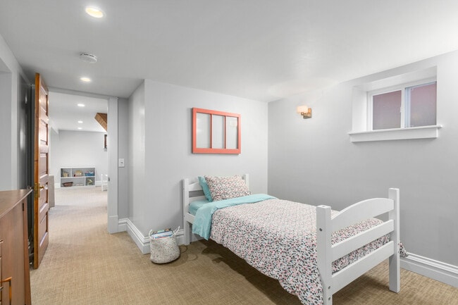 Building Photo - 5504 Itaska St