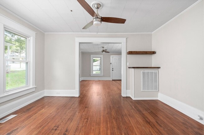 Building Photo - Cozy 3-Bedroom Home with Classic Charm in ...
